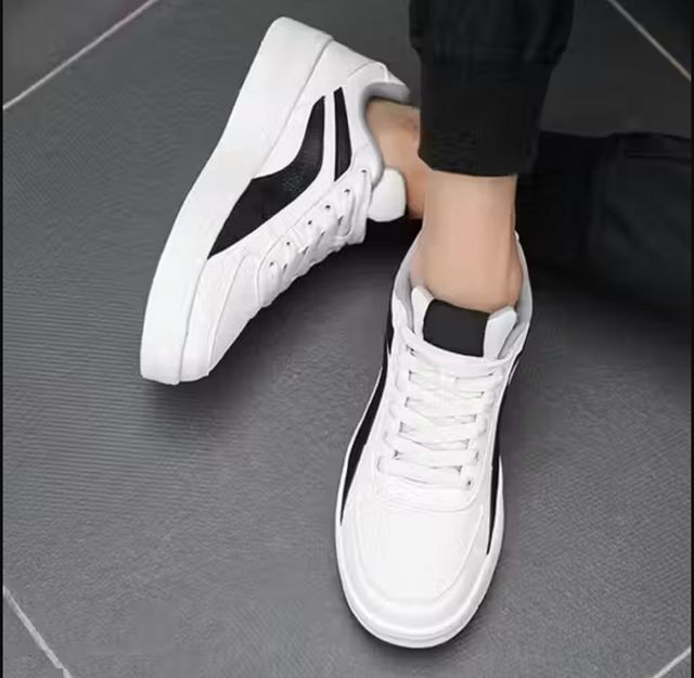 Premium Wave-Stripe Casual Skate Sneakers