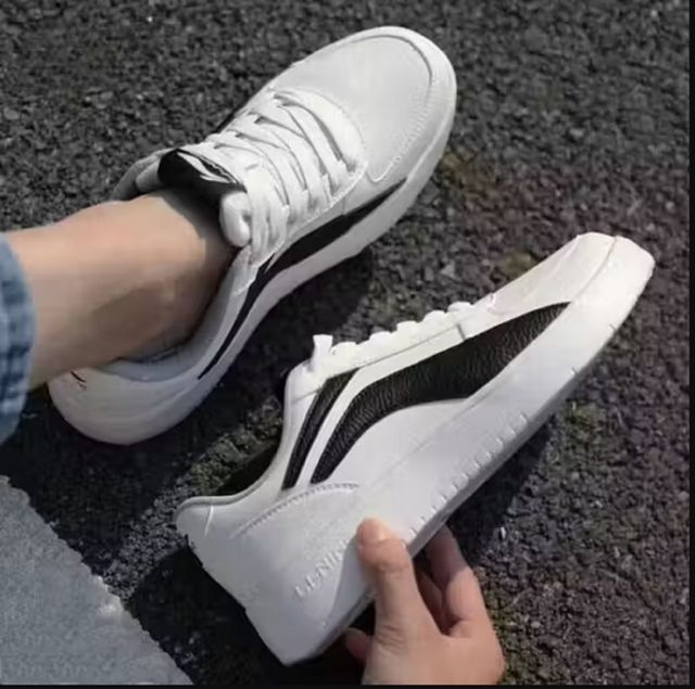 Premium Wave-Stripe Casual Skate Sneakers