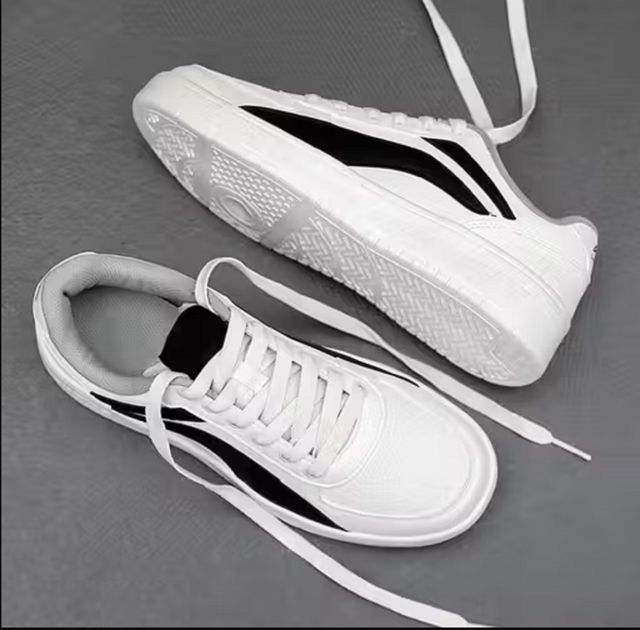 Premium Wave-Stripe Casual Skate Sneakers